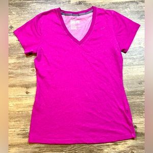 Ladies Size Medium. Nike Short Sleeve Athletic V-Neck Shirt. Pink. Euc